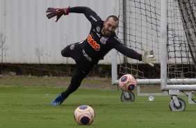 Walter durante o treino do Corinthians na manhã desta quinta-feira
