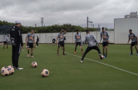 Elenco do Corinthians treina no CT Joaquim Grava nesta sexta