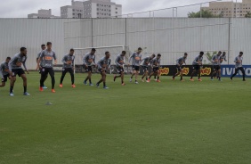 Jogadores do Corinthians treinam no CT Joaquim Grava