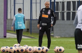 Tiago Nunes durante treino no CT nesta sexta-feira