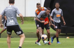 Cantillo e Luan durante treino desta segunda-feira no CT