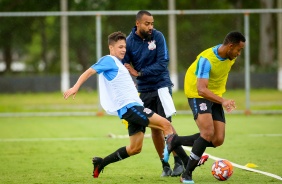 Dyego Coelho durante atividade com os atletas do Sub-20 no treino desta segunda-feira