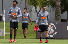 Gil, Danilo Avelar e Gabriel no treino desta segunda