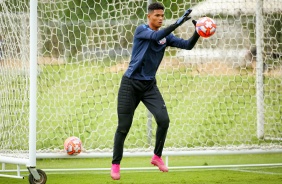 Goleiro Yago no treino desta segunda-feira