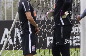 Michel Huff conversa com goleiro Cássio