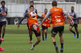 Mateus Vital participa de treino desta segunda no CT Joaquim Grava