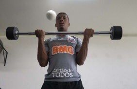 Matheus Davó na academia do CT nesta segunda