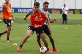 Pedrinho e Danilo Avelar treinam no CT nesta segunda-feira