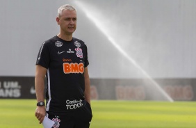 Tiago Nunes em treino desta segunda-feira, no CT Joaquim Grava