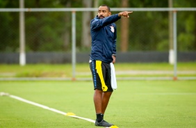 Treinador Dyego Coelho comandou o primeiro treino da equipe Sub-20 nesta segunda-feira