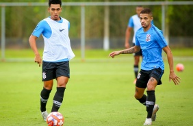 Vitinho e Du Queiroz durante o treino desta segunda-feira da equipe Sub-20