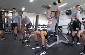 Volante Víctor Cantillo na academia do CT nesta segunda