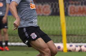 Zagueiro Danilo Avelar em treino no CT Joaquim Grava