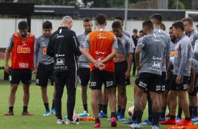 Elenco do Timo durante treino desta tera-feira