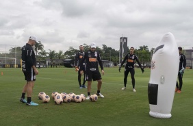 Goleiros do Timo durante atividade no treino fechado desta tera-feira