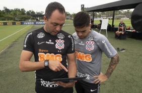 Fagner recebeu instruções individuais no treino desta quarta-feira