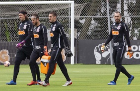 Goleiros do Corinthians durante o treino desta quarta-feira