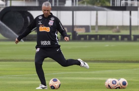 Tiago Nunes durante atividade no treino desta quarta-feira