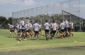 Elenco do Corinthians durante treino desta quinta-feira