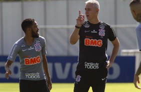 Everaldo e Tiago Nunes durante o treino desta sexta-feira