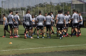 Jogadores do Corinthians no CT Joaquim Grava nesta quinta