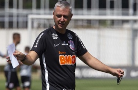 Tiago Nunes em treino desta quinta-feira de manh no CT