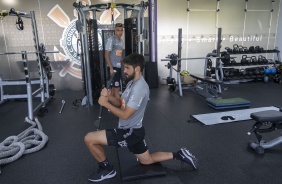 Vctor Cantillo e Bruno Mndez na academia do CT do Corinthians