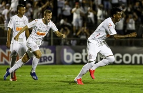 Gil e Carlos Augusto durante a comemorao do gol corinthiano