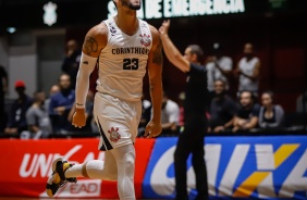 Arthur Pecos durante o duelo contra o Pato, pelo NBB