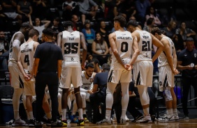 Atletas do Corinthians durante o jogo contra o Pato