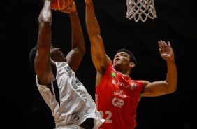 David Nesbitt durante o duelo contra o Pato, pelo NBB