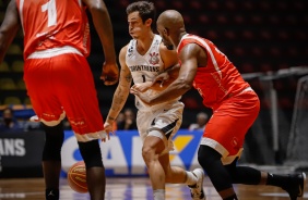 Fischer durante o duelo contra o Pato, pelo NBB