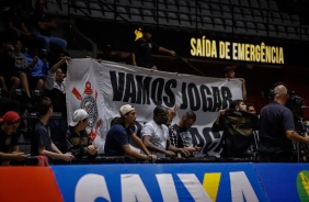 Torcida do Corinthians durante o jogo contra o Pato, pelo NBB