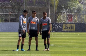 Araos, Roni e Léo Pereira em treino desta quarta-feira no CT