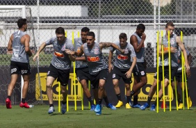 Boselli e Gabriel fazem trabalho no gramado do CT