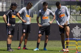 Cantillo, Araos e Richard em treinamento no CT