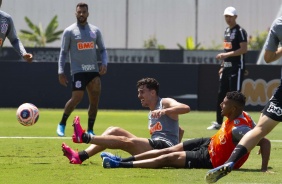 Danilo Avelar e Éderson treinam no CT Joaquim Grava