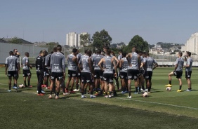 Elenco do Corinthians antes do treino desta quarta-feira