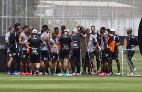 Elenco do Corinthians antes do treino desta terça-feira