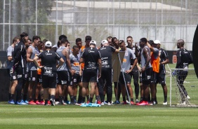 Elenco do Corinthians antes do treino desta tera-feira