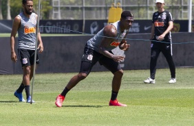 Everaldo e Yony González em treino desta terça