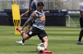 Fagner durante treino do Corinthians nesta tera-feira