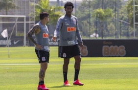 Fagner e Gil durante o treino desta quinta-feira