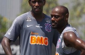 Gil e Vagner Love durante treino no CT Joaquim Grava