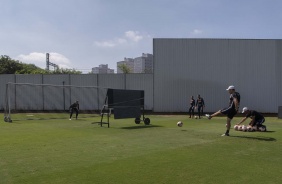 Guilherme, goleiro do Corinthians, durante treino no CT Joaquim Grava