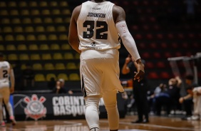Johnson em ação contra o Mogi Basquete