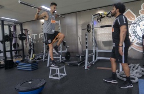 Léo Santos em atividade na academia durante o treino desta quinta-feira