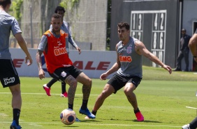Luan e Danilo Avelar durante treino desta terça-feira