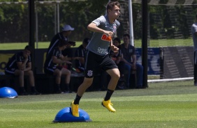 Lucas Piton em treino desta terça-feira no CT Joaquim Grava