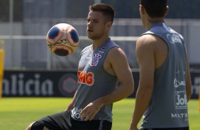 Ramiro participa de aquecimento com o elenco nesta terça-feira
